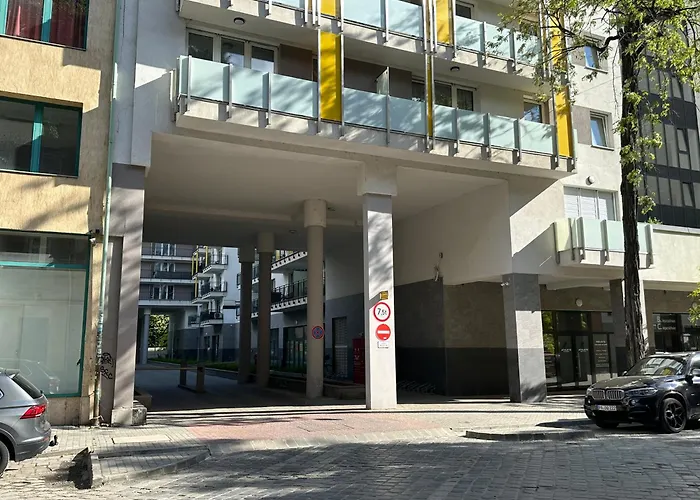 Design Apartment Near City Park With Free Parking
