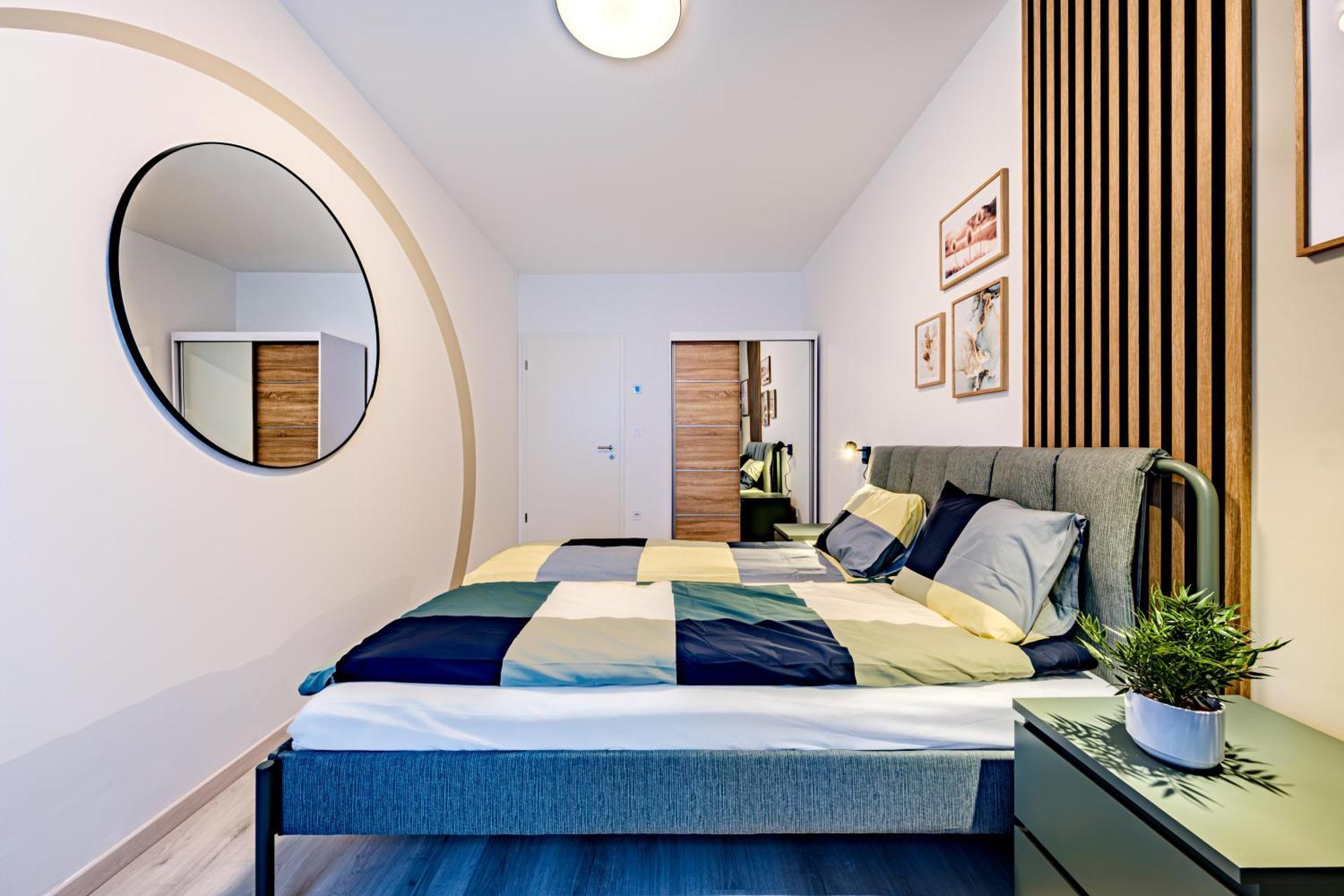 Design Near Park With Free Parking דירה